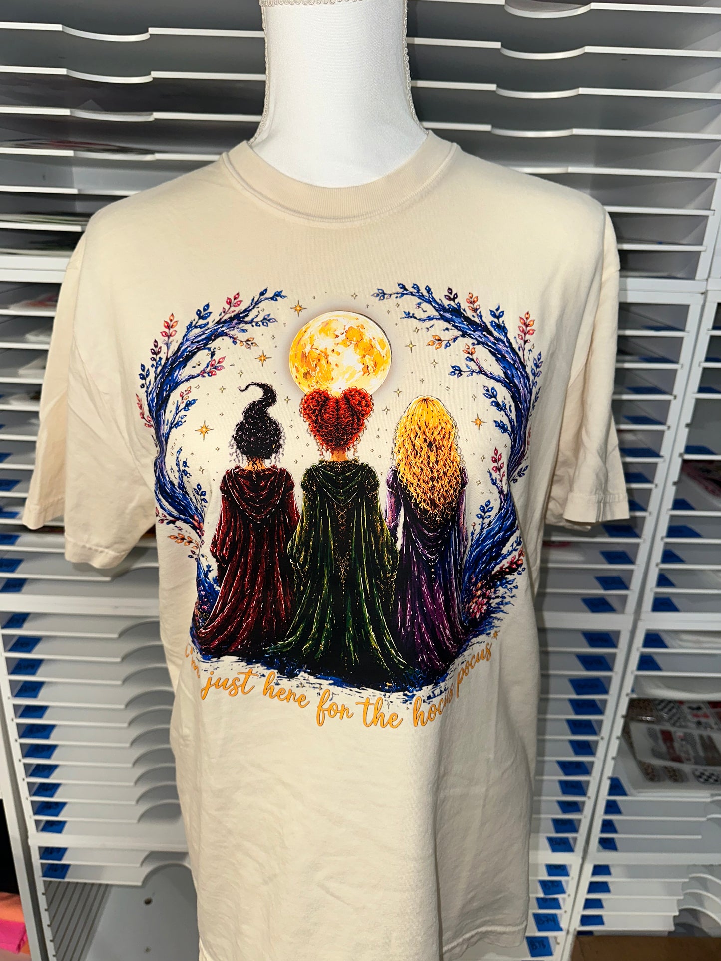 COMFORT COLOR TSHIRT - 3 Witches