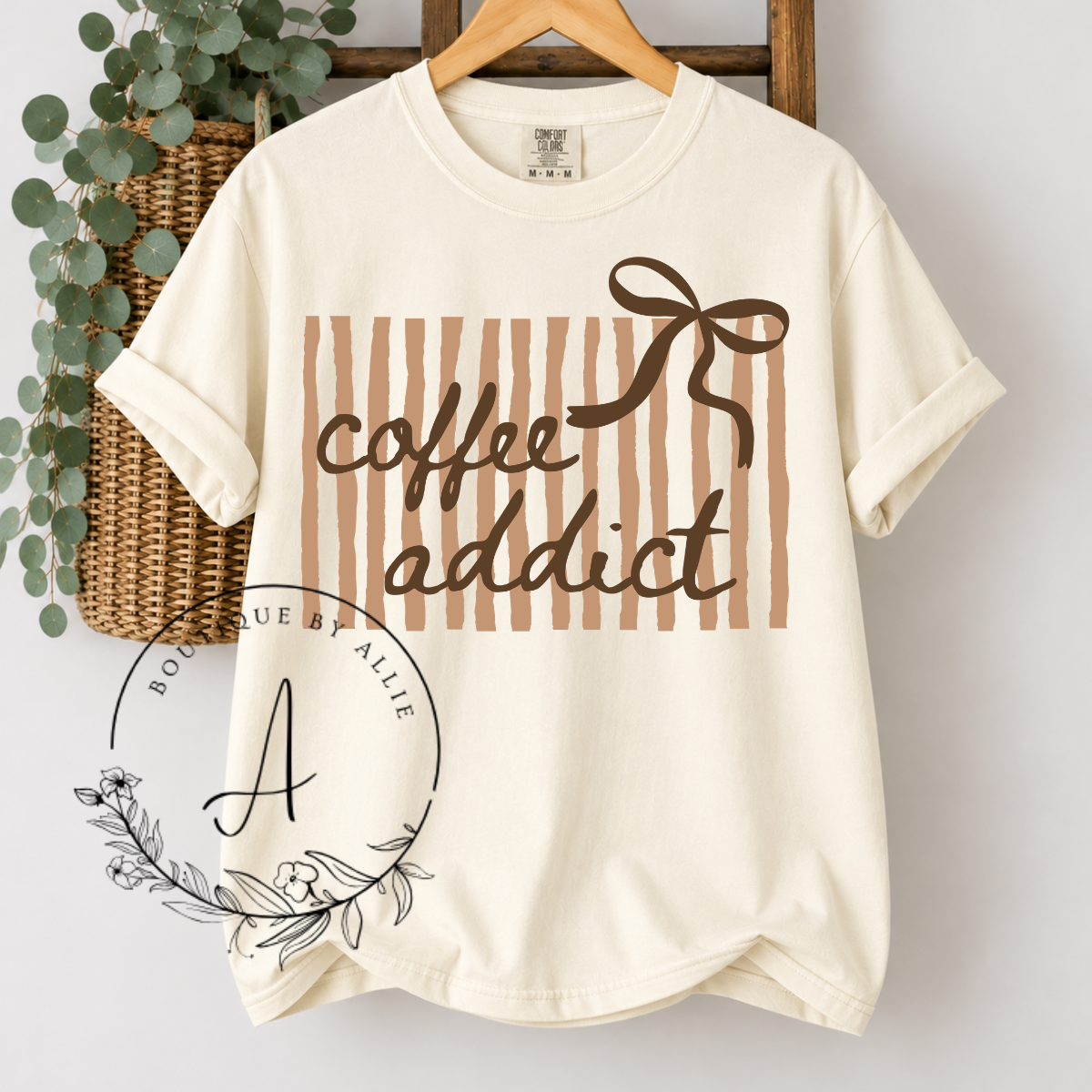 COMFORT COLOR TSHIRT - COFFEE ADDICT