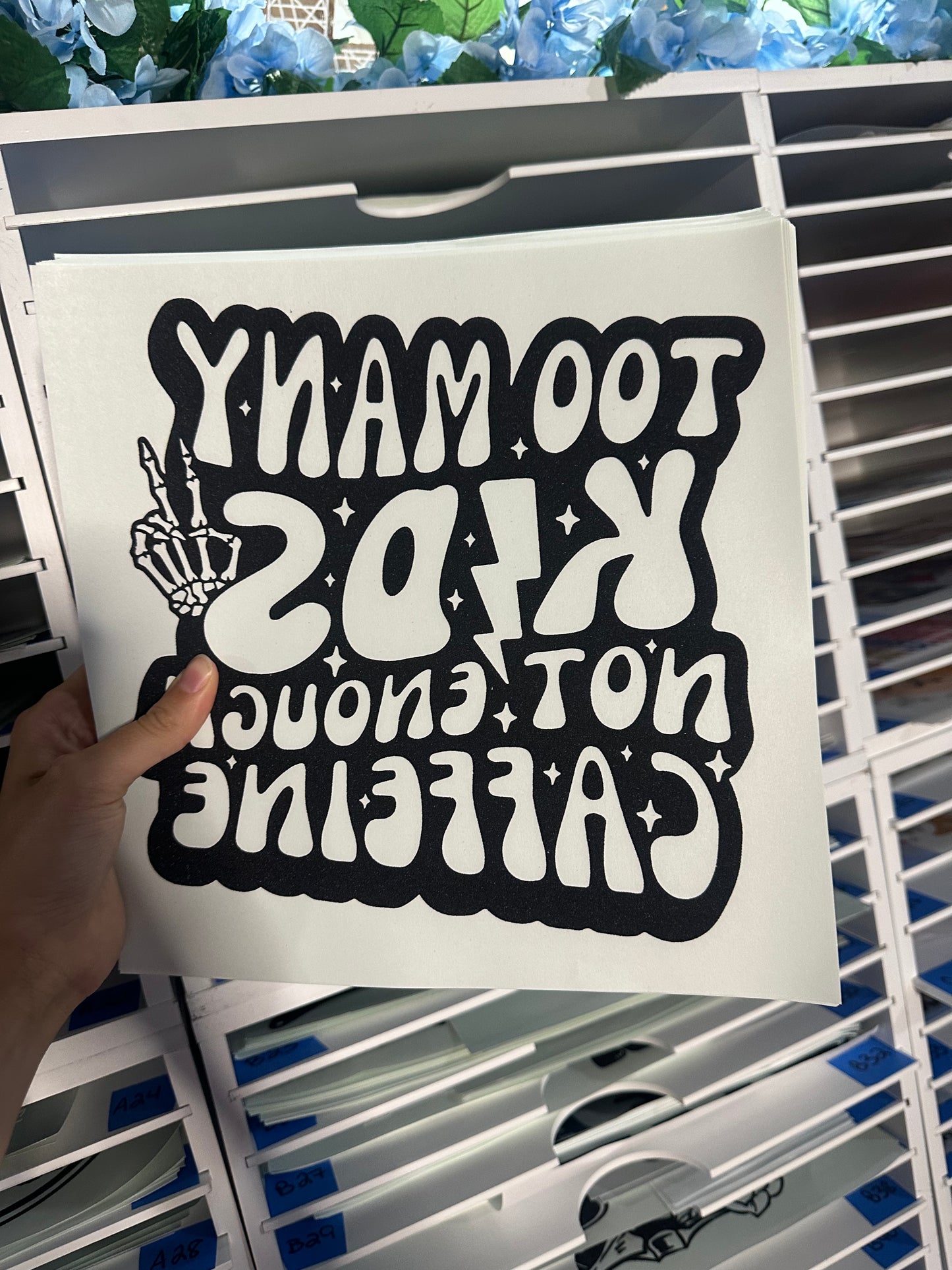 SINGLE COLOR SCREEN PRINT - TOO MANY KIDS NOT ENOUGH CAFFINE - M 68